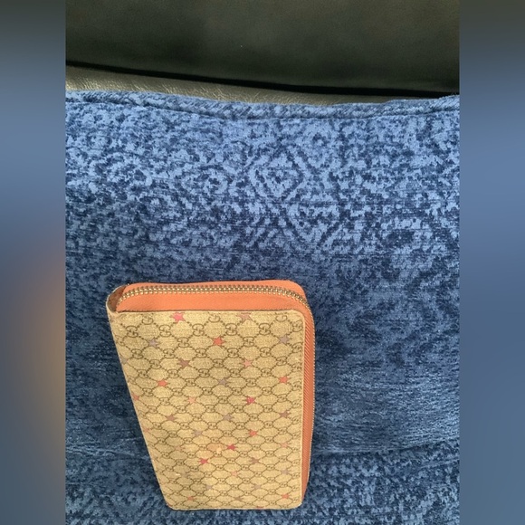 Micro GG Supreme Stars round zip wallet. - Picture 4 of 14